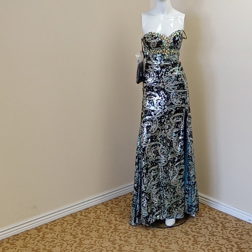 Nwot size 0 Tony B prom dress